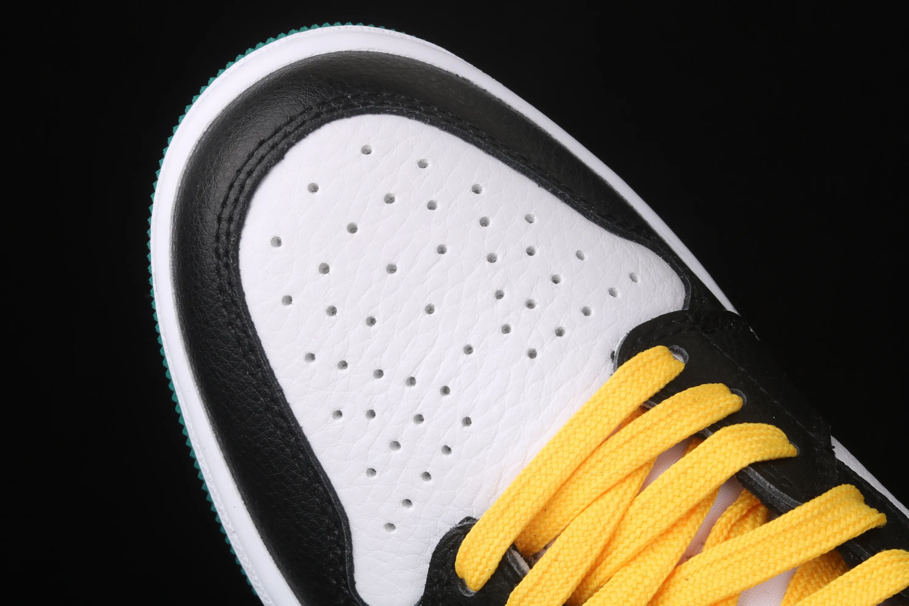 All categories Air Jordan Jordan series basketball shoes Air Jordan 1 Mid Air Jordan 1 Mid AJ1 Joe 1 red and yellow color hook Yuanyang mid-top basketball shoes BQ6472-063